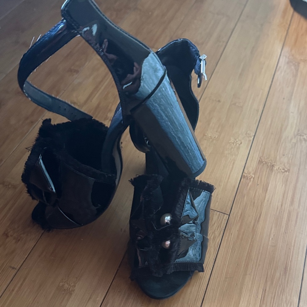 Kenneth Cole New York Glossy Black Heels